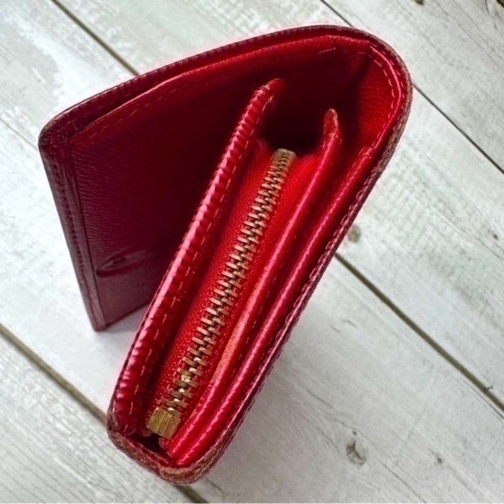 AUTHENTIC Louis Vuitton Epi Porte Leather Bifold Wallet. Red. - Picture 11 of 16